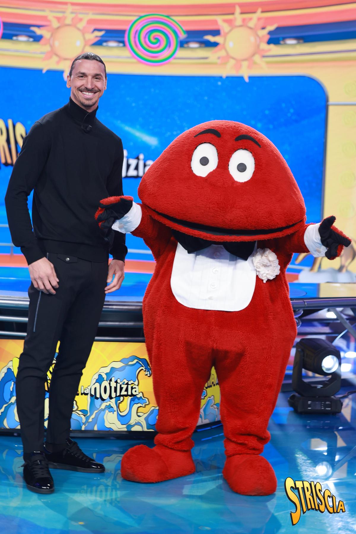 Zlatan Ibrahimovic con il Gabibbo a Striscia la Notizia Zlatan Ibrahimovic con il Gabibbo a Striscia la Notizia