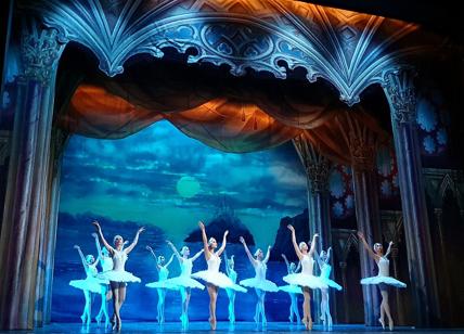 “Il lago dei cigni” incanta il Teatro Rossini di Civitanova Marche