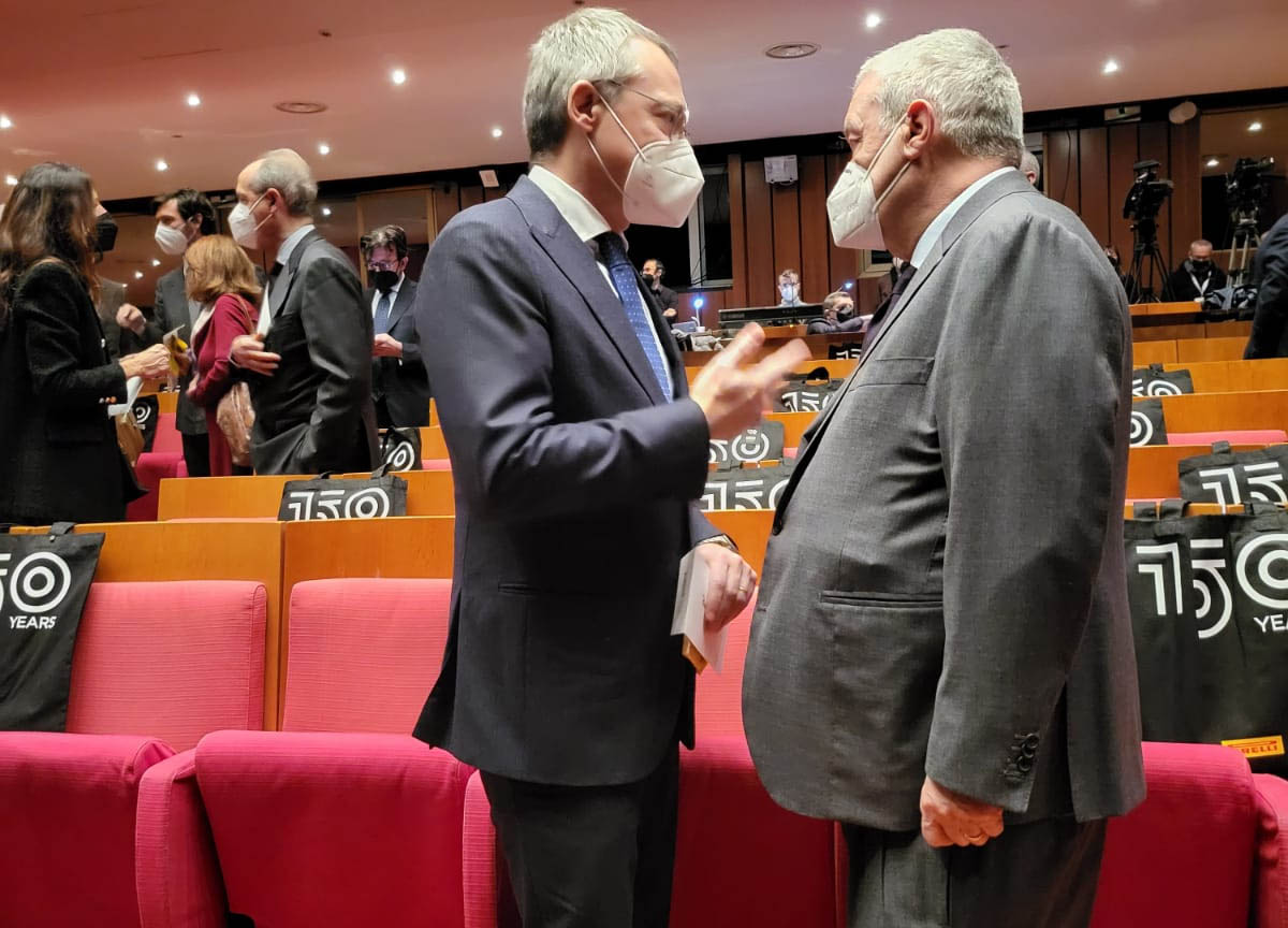 Il presidente di Confindustria Carlo Bonomi e l’ex ministro del Tesoro Domenico Siniscalco Il presidente di Confindustria Carlo Bonomi e l’ex ministro del Tesoro Domenico Siniscalco