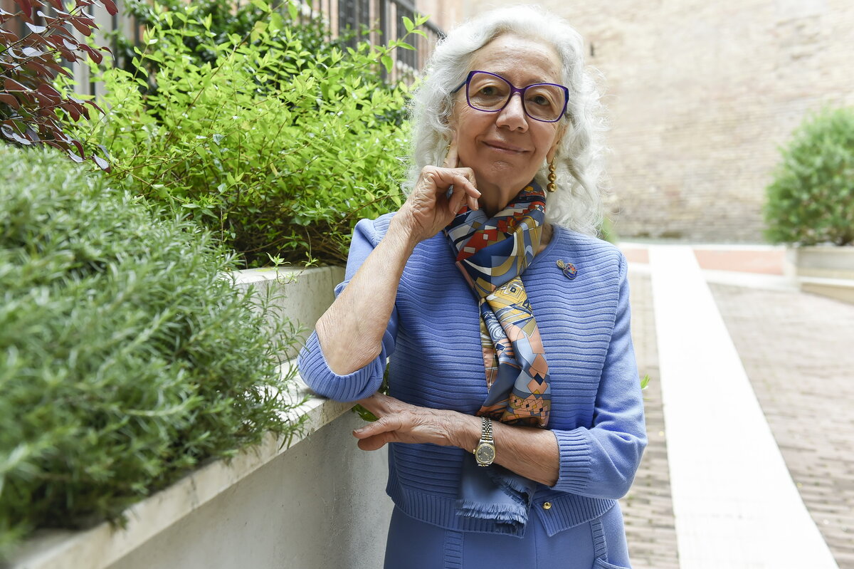 MARIA GRAZIA MELCHIONNI PRESIDENTE ROTARY CLUB ROMA EST MARIA GRAZIA MELCHIONNI PRESIDENTE ROTARY CLUB ROMA EST