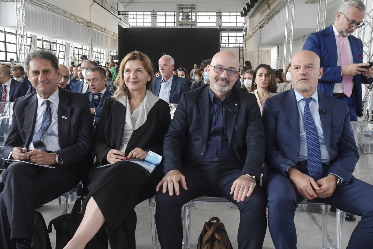 FRANCESCO LA CAMERA DIRETTORE GENERALE IRENA ELIZABETH PRESS IRENA ROBERTO CINGOLANI MINISTRO TRANSIZIONE ECOLOGICA CLAUDIO DESCALZI AD ENI FRANCESCO LA CAMERA DIRETTORE GENERALE IRENA ELIZABETH PRESS IRENA ROBERTO CINGOLANI MINISTRO TRANSIZIONE ECOLOGICA CLAUDIO DESCALZI AD ENI