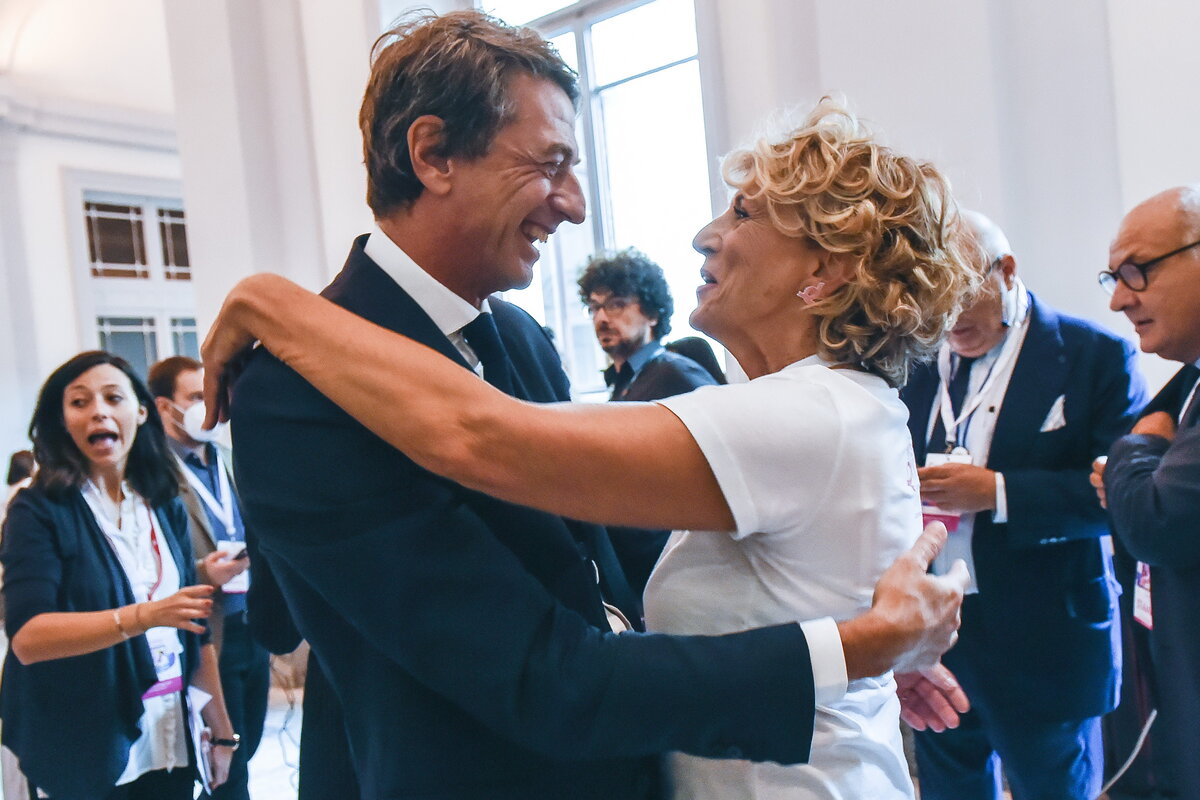 Gruppo FS, lanciato il progetto di prevenzione "Frecciarosa" Gruppo FS, lanciato il progetto di prevenzione "Frecciarosa"