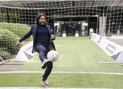 Mondiali, la Rai sbaglia il goal decisivo: esclude il cantore del calcio Adani