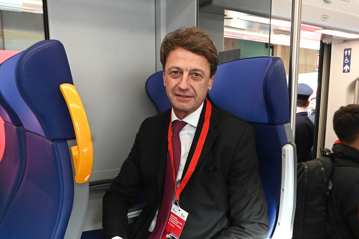 Trenitalia, inaugurato il nuovo collegamento Lecce-Bari Trenitalia, inaugurato il nuovo collegamento Lecce-Bari