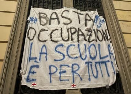 Milano, la contro-protesta al liceo Manzoni: "Basta occupazioni"