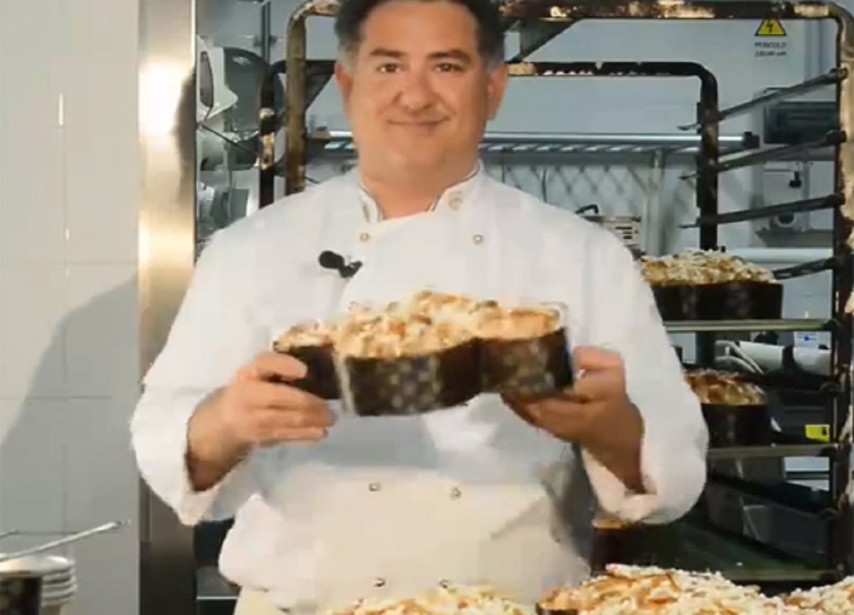 SAL DE RISO - Delizioso il dolce pasquale del Maestro Sal De Riso, Presidente dell’Accademia Maestri Pasticceri Italiani. Sono ben 15 le versioni. Quest’anno la novità è la versione Intenso Fondente: una colomba di pasta lievitata al cioccolato fondente, farcita con crema al cioccolato fondente Guanaja 70%. Poi c’è la classica Mandorlata, farcita con bucce d'arancia candite e glassa di mandorle, la CremDeRì, con gocce di cioccolato e un vasetto di crema spalmabile, la Tre Cioccolati, con crema alle nocciole e gocce di cioccolato bianco, latte e fondente. Imperdibile quella al Limoncello, farcita con crema al limoncello e bucce di Limone Costa d’Amalfi Igp e la Sinfonia di Agrumi preparata con burro di bufala, arance, limoni, mandarini della Costiera e glassa di nocciole, Sal De Riso in Galleria. Galleria Vittorio Emanuele II, 20121 Milano (MI) +39 02 8633 1926.