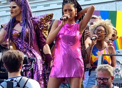 Elodie canta "Bagno a Mezzanotte" e infiamma il Roma Pride 2022