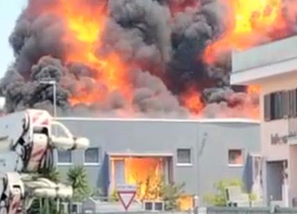 Catania, esplosione in una fabbrica di fuochi d'artificio: un morto
