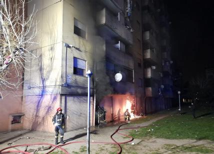 Incendio in palazzo a Milano, 50 persone evacuate