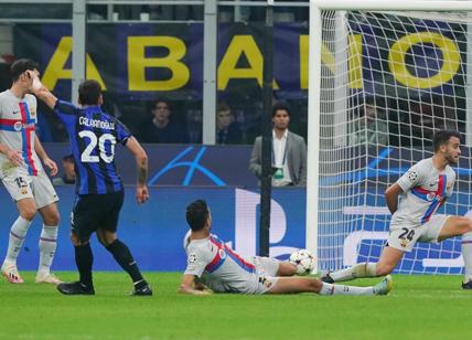 Inter, Calhanoglu affonda Barcellona. Marelli: "Mani Dumfries? Rigore" MOVIOLA