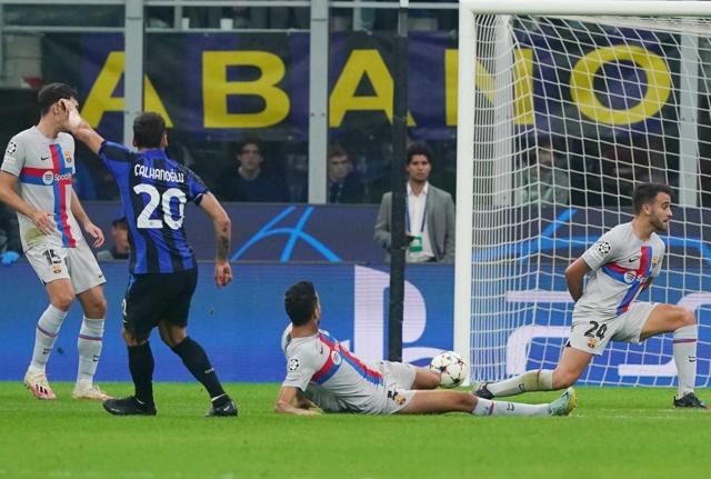 Il gol di Calhanoglu che decide Inter-Barcellona (Lapresse) Il gol di Calhanoglu che decide Inter-Barcellona (Lapresse)