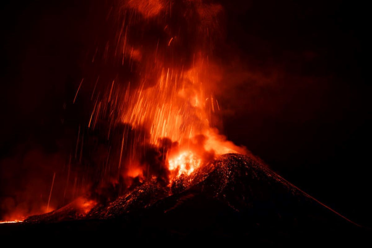 Etna in eruzione, 10 febbraio 2022. Foto di Angela Platania dall’agenzia Ipa Etna in eruzione, 10 febbraio 2022. Foto di Angela Platania dall’agenzia Ipa