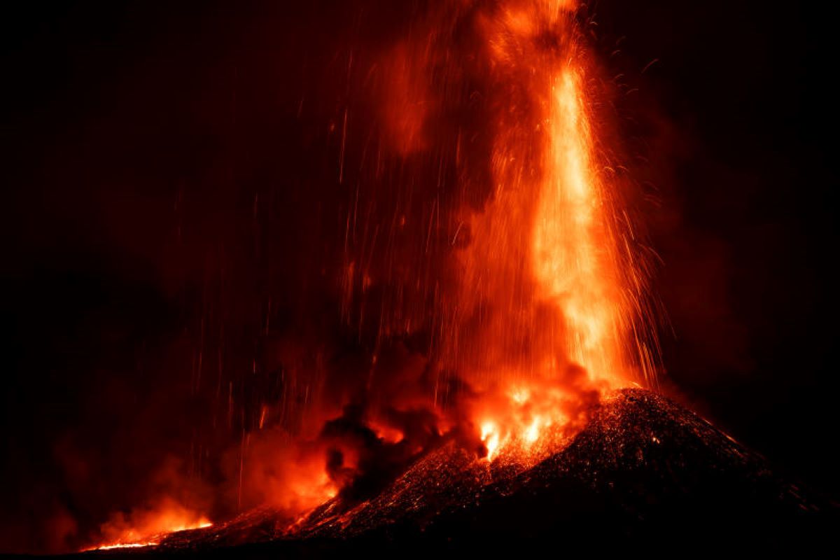 Etna in eruzione, 10 febbraio 2022. Foto di Angela Platania dall’agenzia Ipa Etna in eruzione, 10 febbraio 2022. Foto di Angela Platania dall’agenzia Ipa