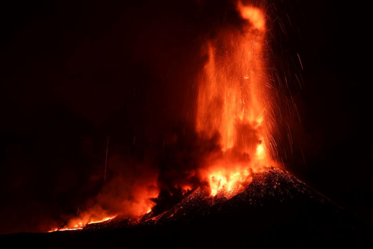 Etna in eruzione, 10 febbraio 2022. Foto di Angela Platania dall’agenzia Ipa Etna in eruzione, 10 febbraio 2022. Foto di Angela Platania dall’agenzia Ipa