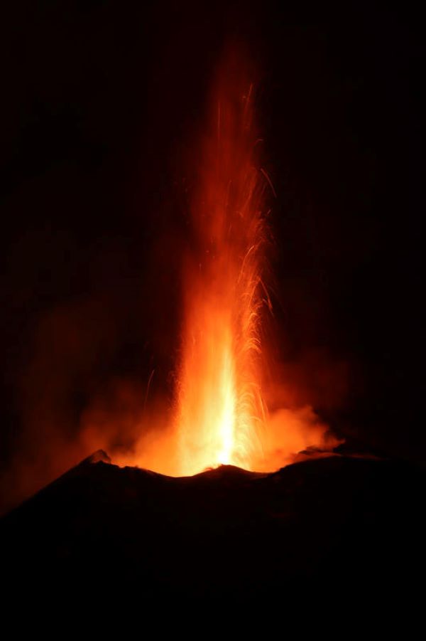 Etna in eruzione, 10 febbraio 2022. Foto di Angela Platania dall’agenzia Ipa Etna in eruzione, 10 febbraio 2022. Foto di Angela Platania dall’agenzia Ipa