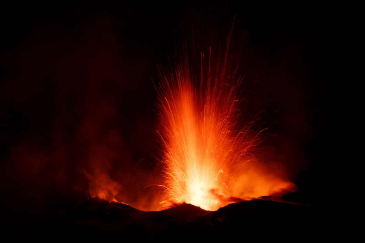 Etna in eruzione, 10 febbraio 2022. Foto di Angela Platania dall’agenzia Ipa