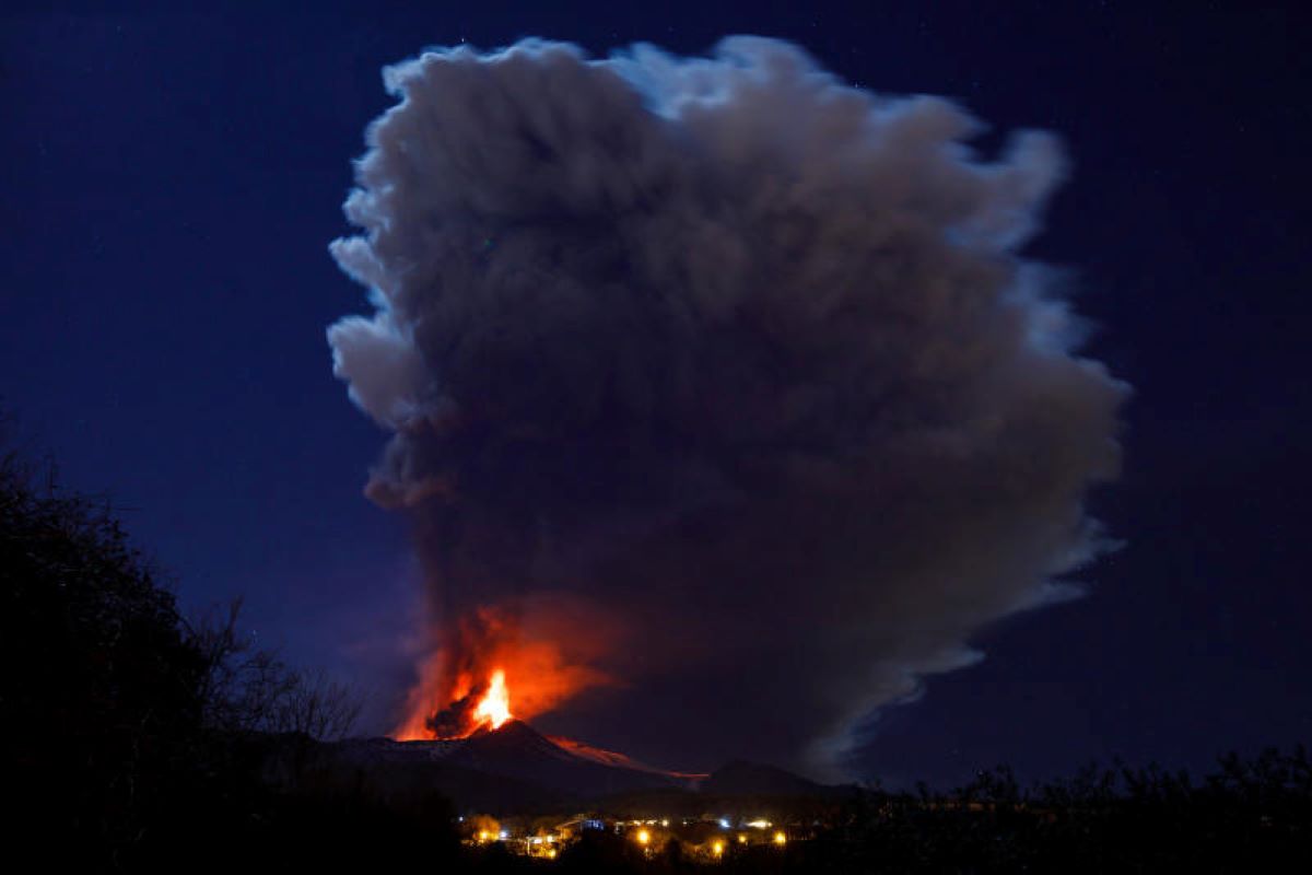 Etna in eruzione, 10 febbraio 2022. Foto di Angela Platania dall’agenzia Ipa Etna in eruzione, 10 febbraio 2022. Foto di Angela Platania dall’agenzia Ipa