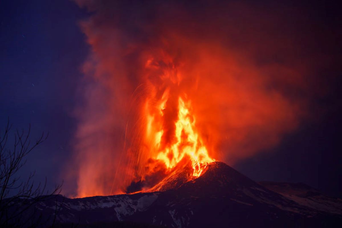 Etna in eruzione, 10 febbraio 2022. Foto di Angela Platania dall’agenzia Ipa Etna in eruzione, 10 febbraio 2022. Foto di Angela Platania dall’agenzia Ipa