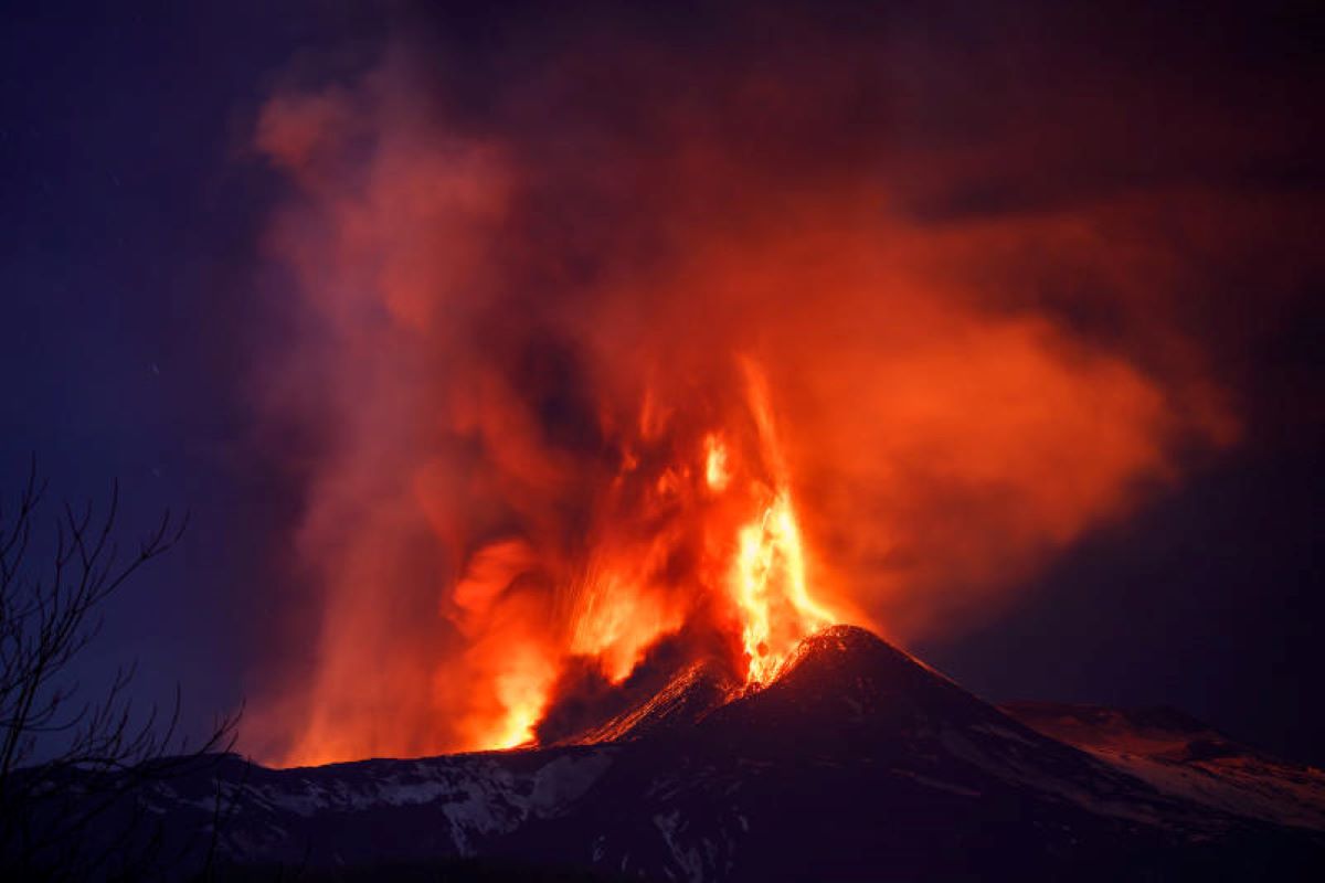 Etna in eruzione, 10 febbraio 2022. Foto di Angela Platania dall’agenzia Ipa Etna in eruzione, 10 febbraio 2022. Foto di Angela Platania dall’agenzia Ipa