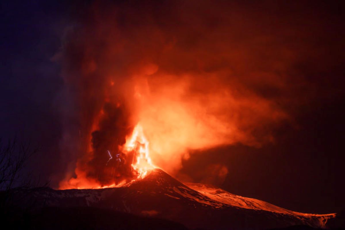 Etna in eruzione, 10 febbraio 2022. Foto di Angela Platania dall’agenzia Ipa