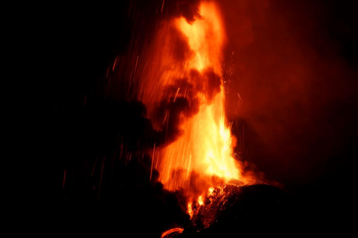 Etna in eruzione, 10 febbraio 2022. Foto di Angela Platania dall’agenzia Ipa Etna in eruzione, 10 febbraio 2022. Foto di Angela Platania dall’agenzia Ipa