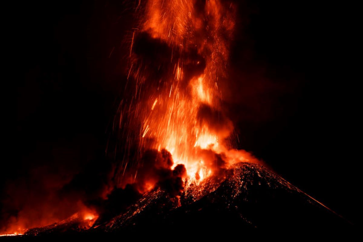 Etna in eruzione, 10 febbraio 2022. Foto di Angela Platania dall’agenzia Ipa Etna in eruzione, 10 febbraio 2022. Foto di Angela Platania dall’agenzia Ipa