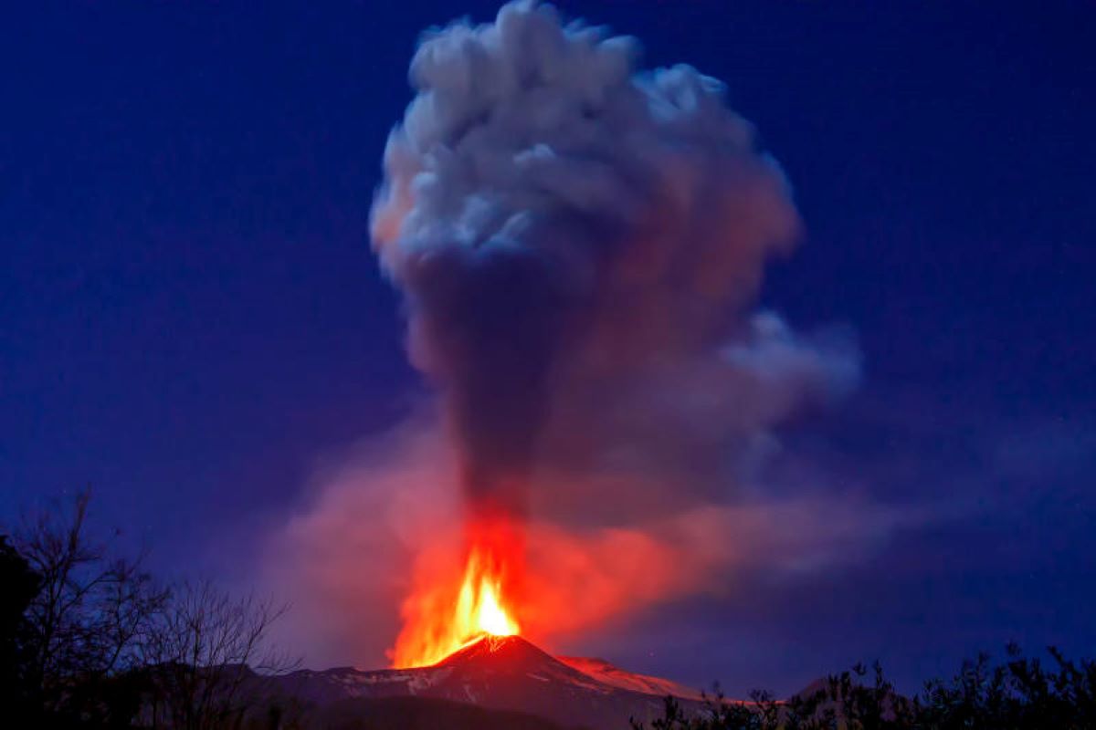 Etna in eruzione, 10 febbraio 2022. Foto di Angela Platania dall’agenzia Ipa Etna in eruzione, 10 febbraio 2022. Foto di Angela Platania dall’agenzia Ipa