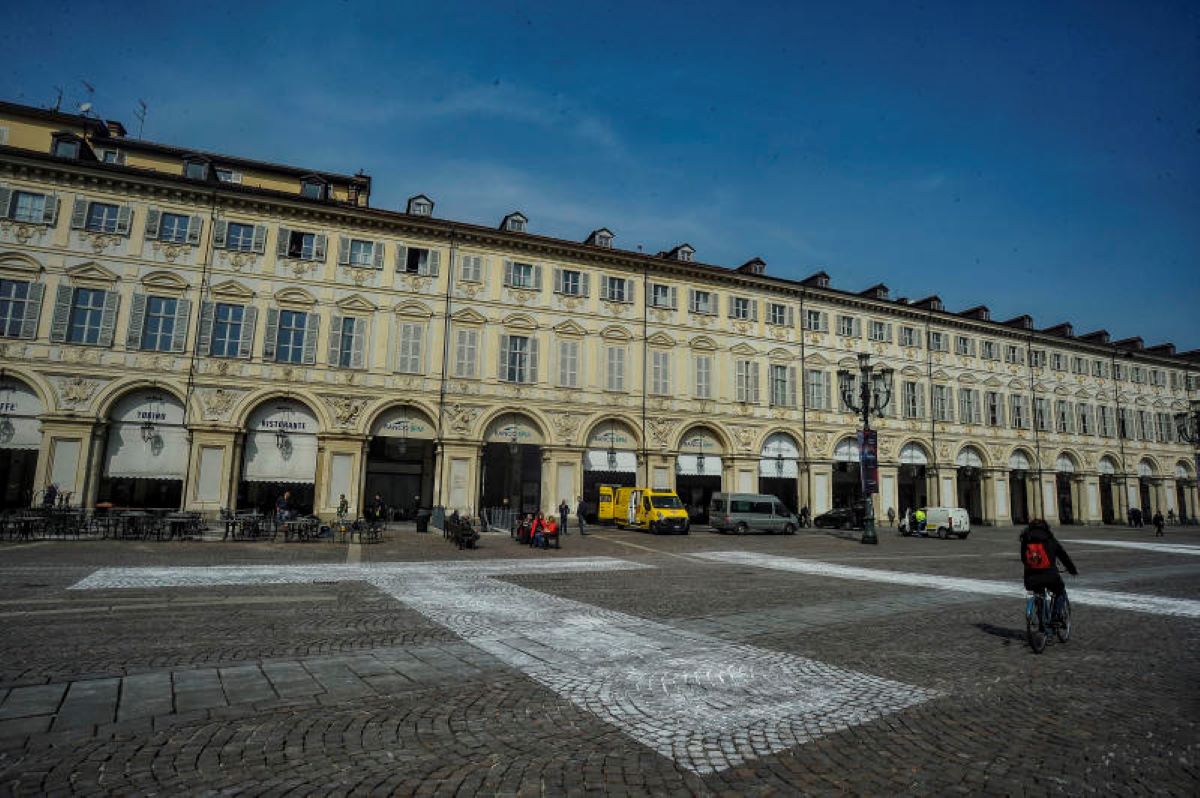 Ti amo ancora' una gigantesca scritta in piazza san carlo a Torino Torino 29 marzo 2022 (torino - 2022-03-29, EDOARDO SISMONDI) Ti amo ancora' una gigantesca scritta in piazza san carlo a Torino Torino 29 marzo 2022 (torino - 2022-03-29, EDOARDO SISMONDI)