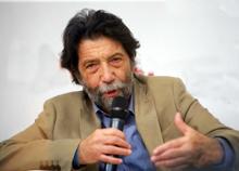 Massimo Cacciari si sposa a 81 anni. Chi è la futura moglie, la 52enne Chiara Patriarca Massimo Cacciari si sposa a 81 anni. Chi è la futura moglie, la 52enne Chiara Patriarca