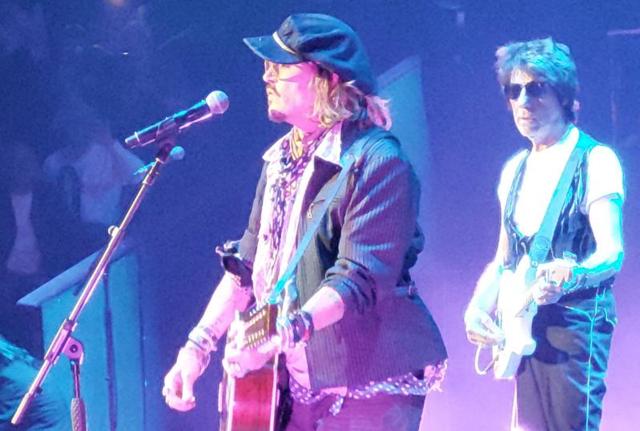Johnny Depp e Jeff Beck sul palco della Royal Albert Hall a Londra (IPA)