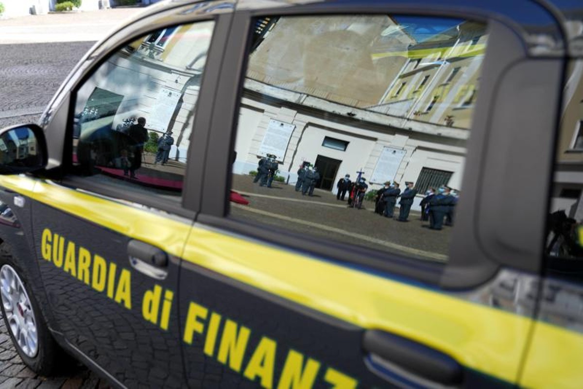Fake spare parts factories, from Fiat to Opel: seizures worth 8 million euros