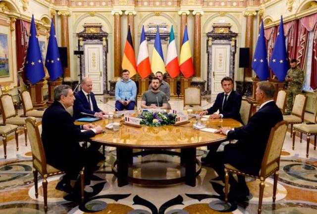 Mario Draghi, Vladimir Zelensky, Emmanuel Macron e Olaf Scholz Mario Draghi, Vladimir Zelensky, Emmanuel Macron e Olaf Scholz