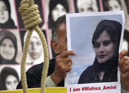 Iran, uccisa la ragazza simbolo delle proteste contro il velo