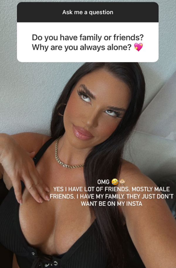 Ivana Knoll (Instagram knolldoll) Ivana Knoll (Instagram knolldoll)