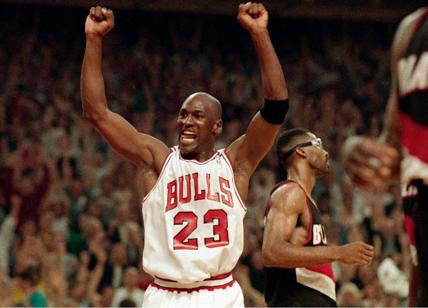 All'asta l'ultima maglia di Michael Jordan con i Bulls: vale 5 milioni