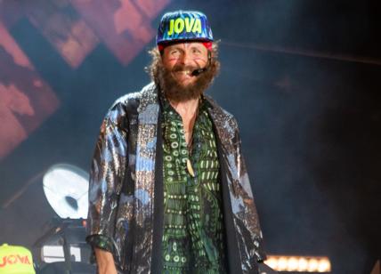 Jovanotti "tradito" dalla moglie, l'amante è un noto conduttore radiofonico