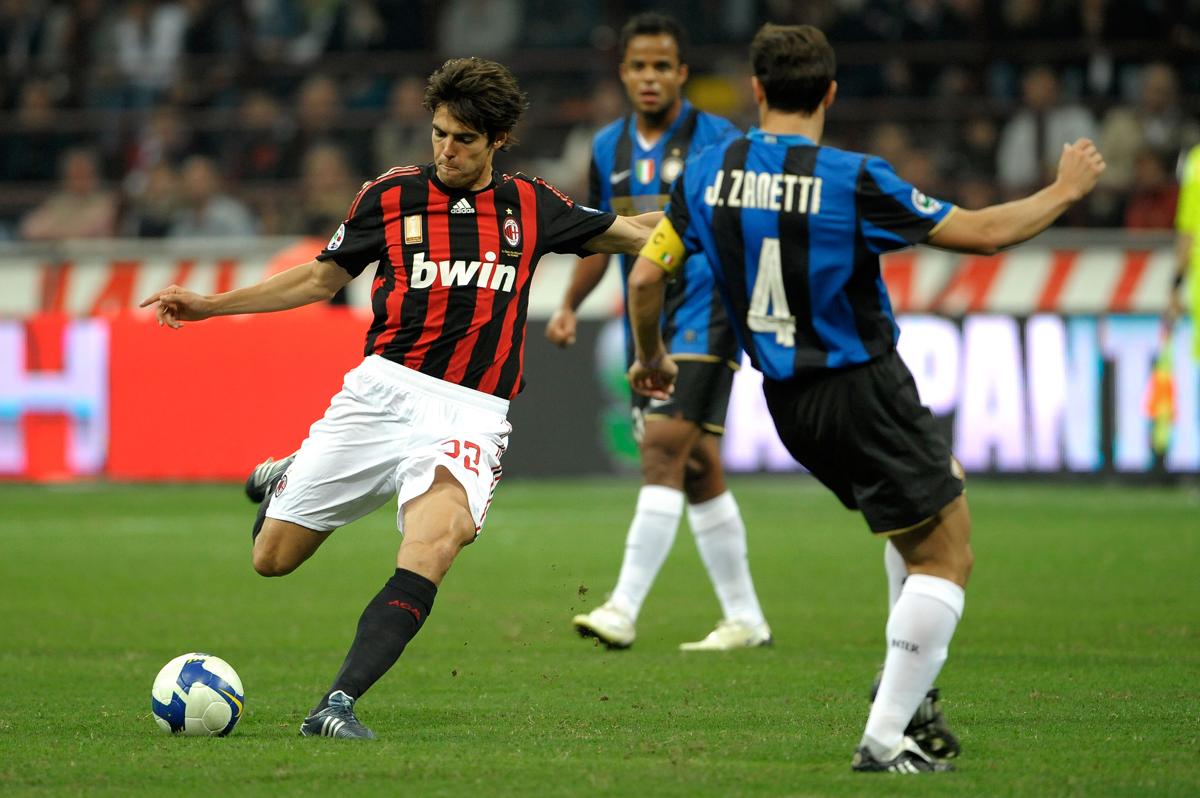 Kakà e Zanetti (foto Lapresse) Kakà e Zanetti (foto Lapresse)