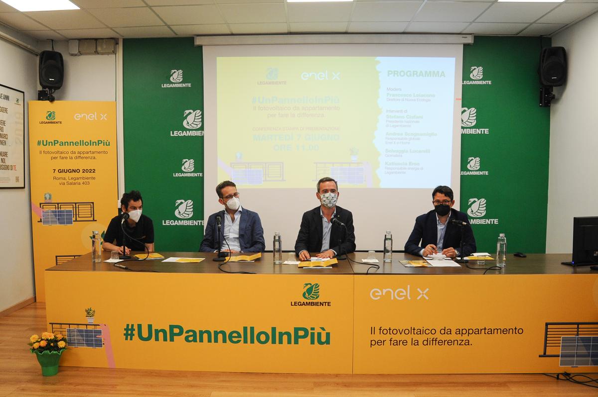 KATIUSCIA EROE RESPONSABILE ENERGIA LEGAMBIENTE ANDREA SCOGNAMIGLIO RESPONSABILE GLOBALE ENEL X E-HOME STEFANO CIAFANI PRESIDENTE NAZIONALE LEGAMBIENTE FRANCESCO LOIACONO DIRETTORE NUOVA ECONOMIA