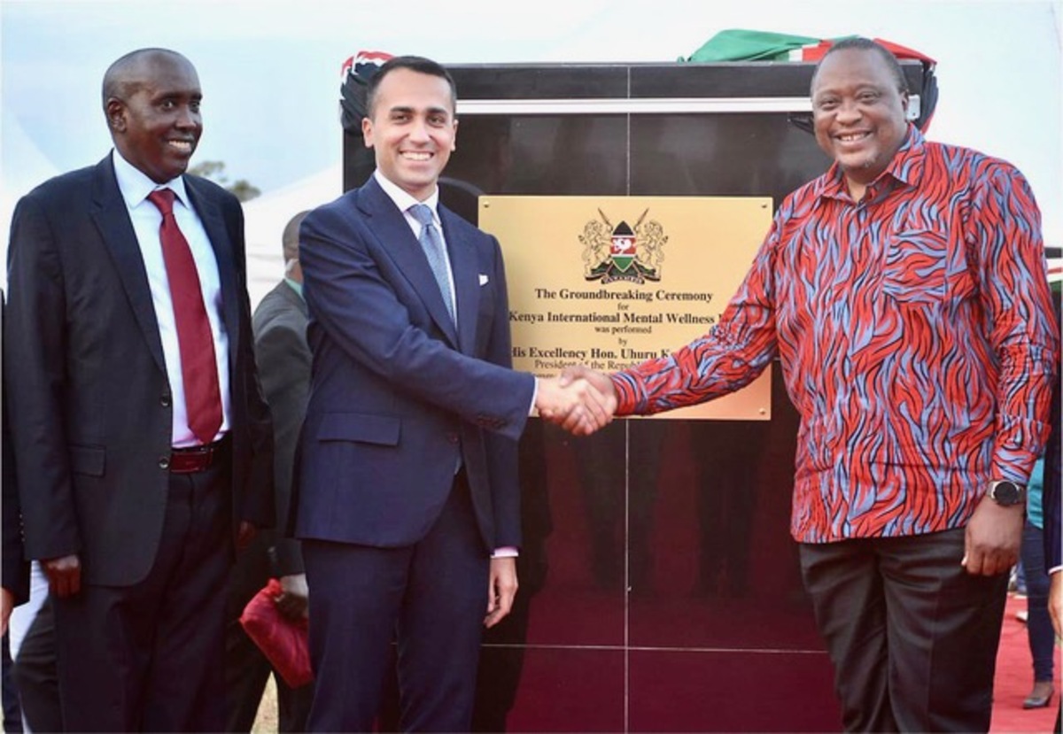 Kenya, il ministro degli esteri Di Maio con il presidente Uhuru Kenyatta, per la posa della prima pietra di un ospedale Kenya, il ministro degli esteri Di Maio con il presidente Uhuru Kenyatta, per la posa della prima pietra di un ospedale