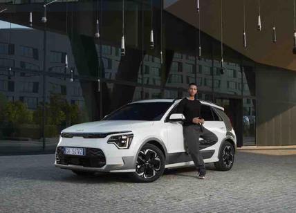 Kia, Mahmood lancia il nuovo modello 100% elettrico "Niro"