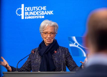 Lagarde ci massacrerà anche nel 2023. "Tassi Bce al 3,5-4% entro metà anno"