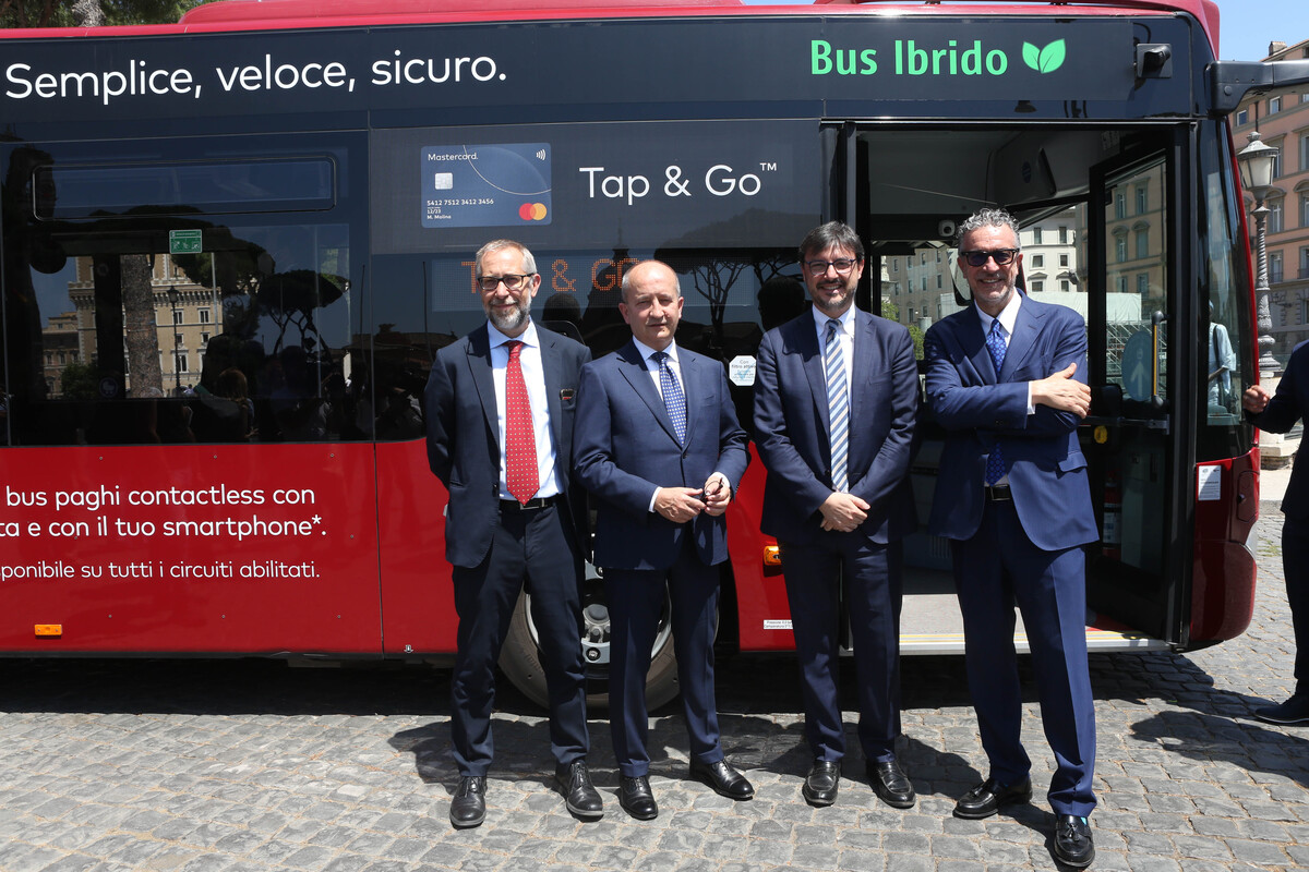 LUCA CORTI MASTERCARD, ALBERTO ZORZAN DIRETTORE GENERALE DI ATAC, EUGENIO PATANE' ASSESSORE, GIOVANNI MOTTURA PRESIDENTE DI ATAC LUCA CORTI MASTERCARD, ALBERTO ZORZAN DIRETTORE GENERALE DI ATAC, EUGENIO PATANE' ASSESSORE, GIOVANNI MOTTURA PRESIDENTE DI ATAC
