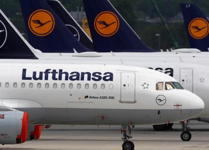 Lufthansa nel caos, mercoledì nero: personale in sciopero, voli a terra