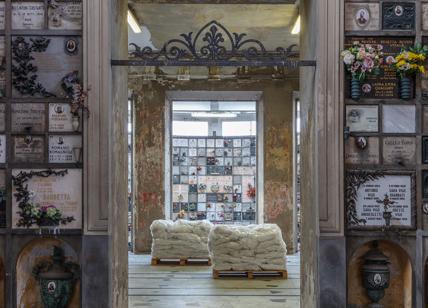 Milano Artweek, al Monumentale “Lullaby” di Maurizio Cattelan