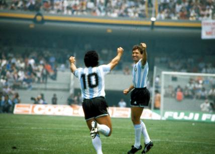 Maradona, asta record per il pallone della "Mano de Dios". Lo vende l'arbitro di Inghilerra-Argentina