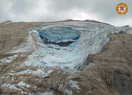 Marmolada, "con 10 gradi non si sale". Allerta ghiacciaio in Val Ferret