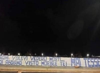 Lo striscione contro Roberto Maroni