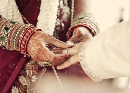 India, durante le nozze una lastra cede e cadono in un pozzo: morte 13 donne