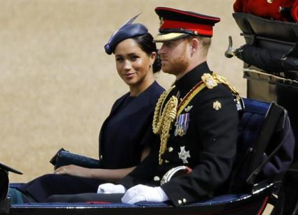 Royal Family, Harry arriva senza Meghan. E la Regina lo lascia senza eredità