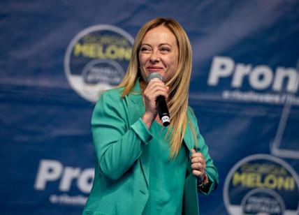 Non lasciare sola Giorgia Meloni e interagire con gli elettori di FdI
